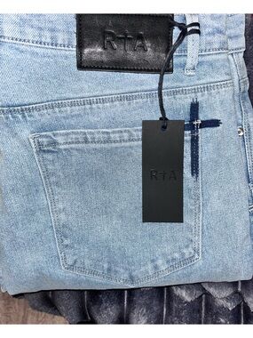 RtA nwt Light Wash Slim Men’s 32 Jeans with White Embroidered Logo